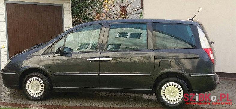 2003' Lancia Phedra photo #1