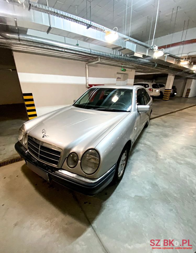1999' Mercedes-Benz E-Class 250 Td photo #1