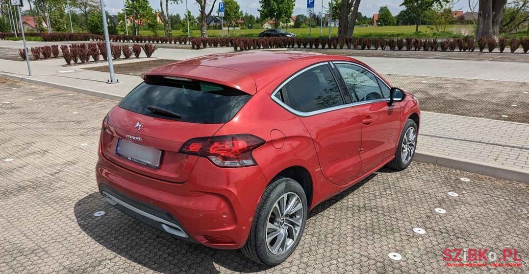 2011' Citroen DS4 photo #3