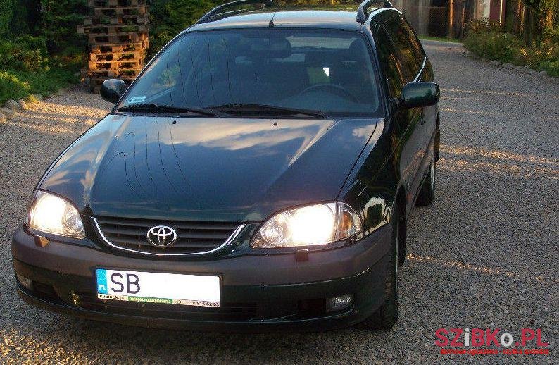 2001' Toyota Avensis photo #1