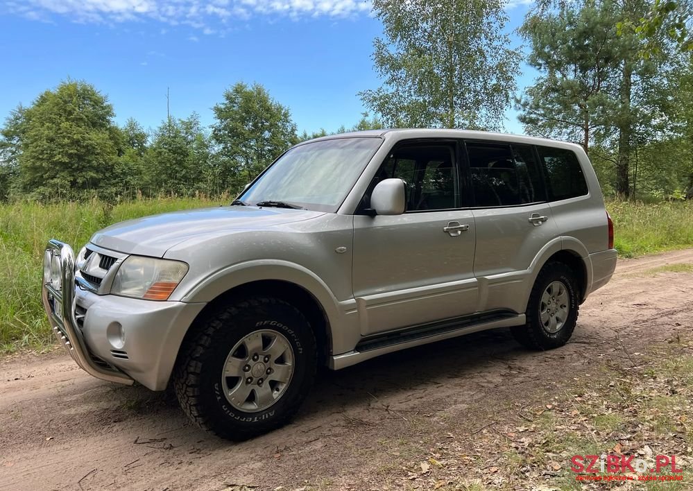 2003' Mitsubishi Pajero 3.2 Did 7Os photo #2