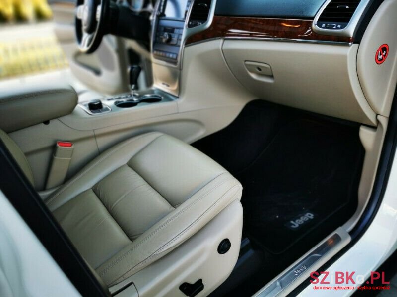 2012' Jeep Cherokee photo #3