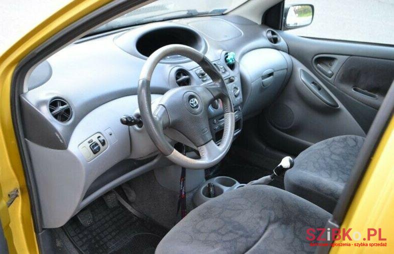 2002' Toyota Yaris photo #3