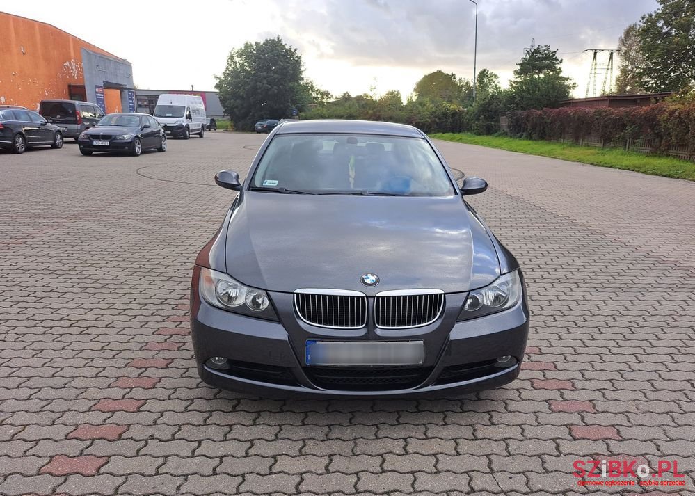 2005' BMW 3 Series 320I photo #3