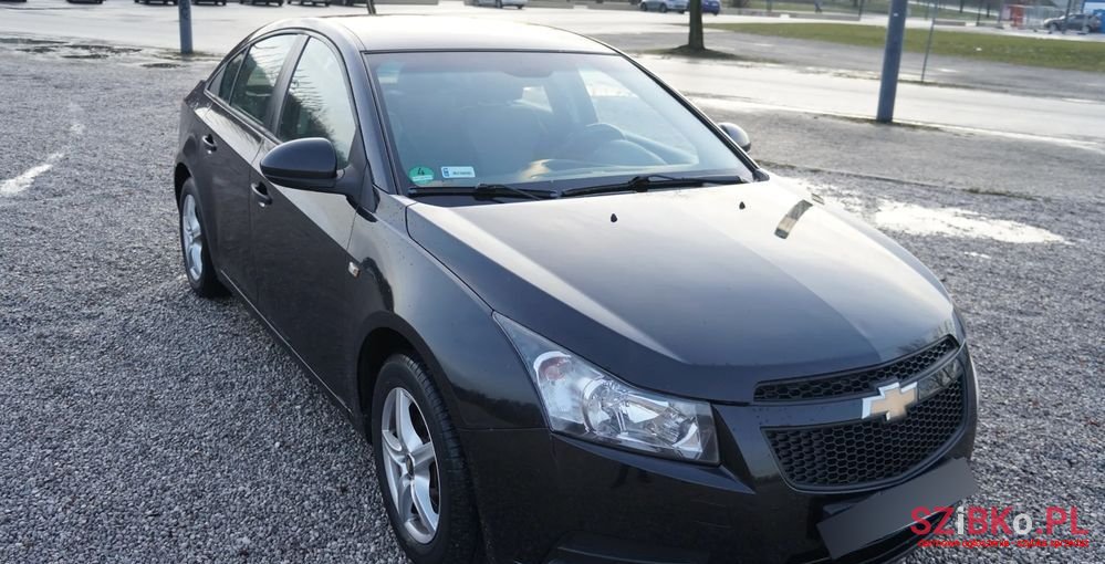 2010' Chevrolet Cruze photo #2