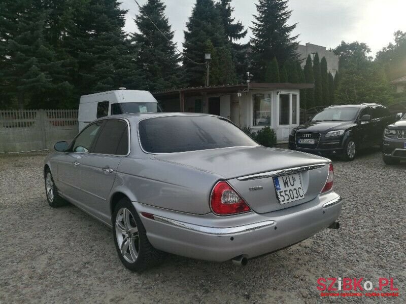 2004' Jaguar XJ8 photo #5