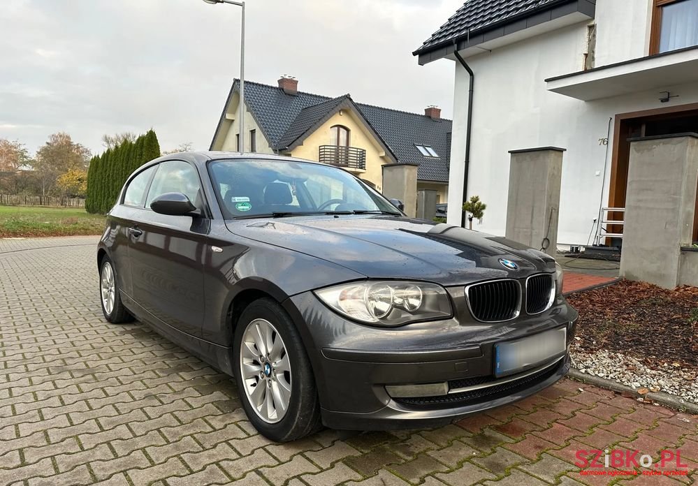 2008' BMW 1 Series 118D photo #2