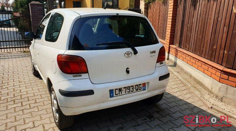 2004' Toyota Yaris photo #2