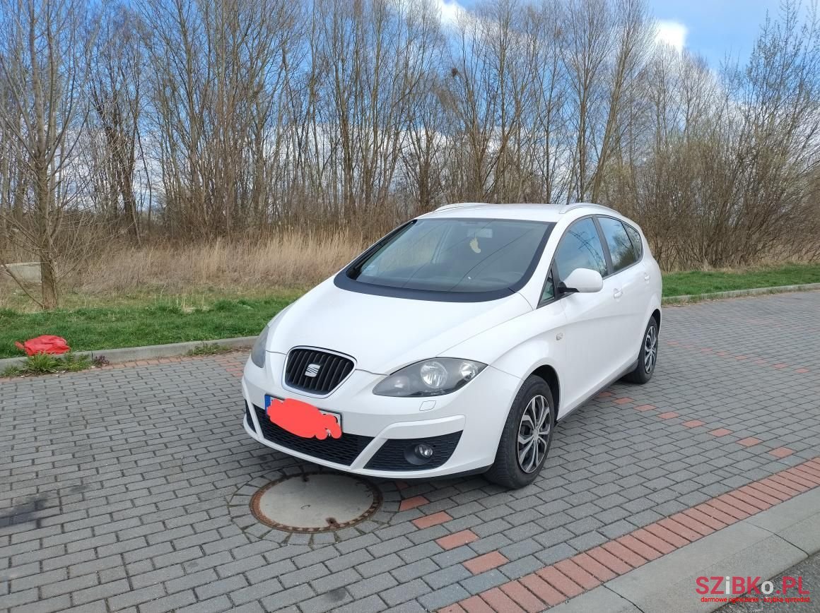 2010' SEAT Altea XL photo #1