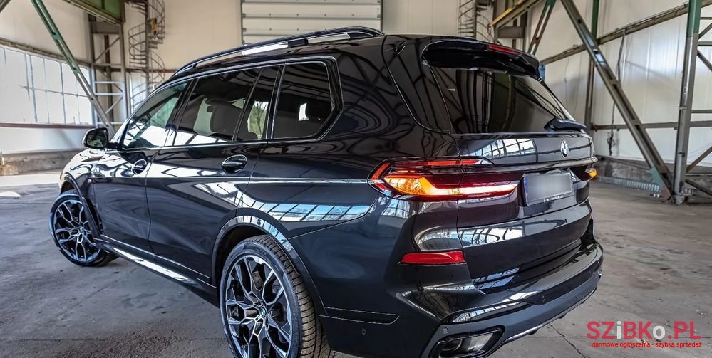 2023' BMW X7 photo #3