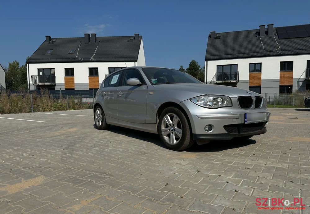2005' BMW 1 Series 116I photo #2