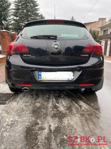 2011' Opel Astra photo #3