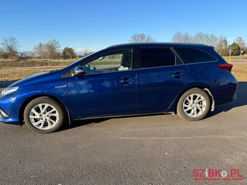 2018' Toyota Auris Hybrid 135 Premium photo #2