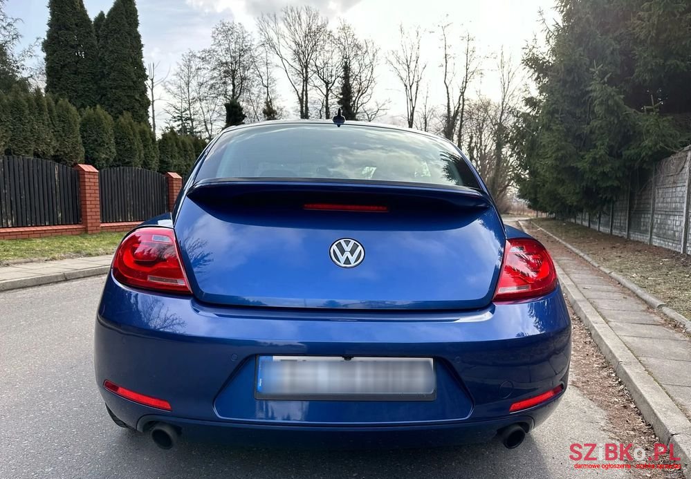 2011' Volkswagen Beetle photo #5