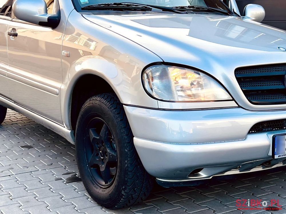 2000' Mercedes-Benz Ml 270 Cdi photo #3