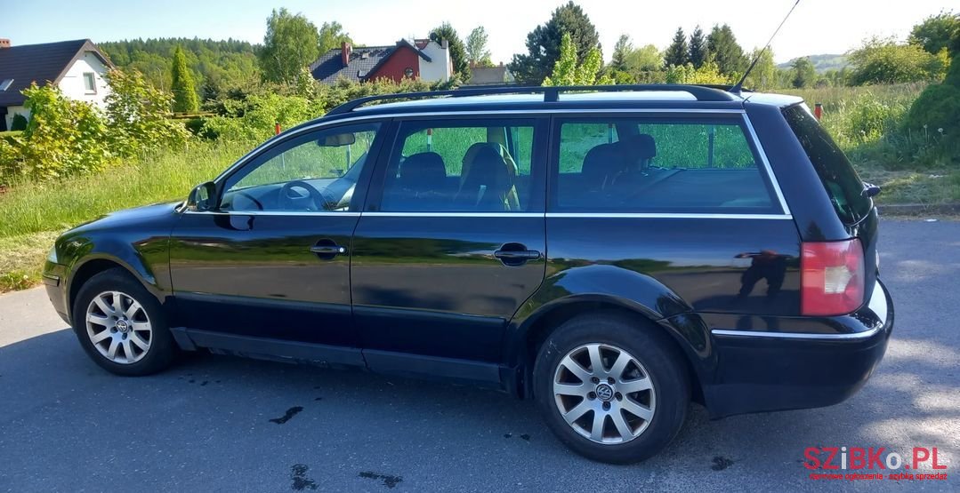 2004' Volkswagen Passat photo #2