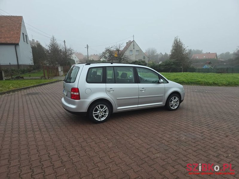 2003' Volkswagen Touran photo #2