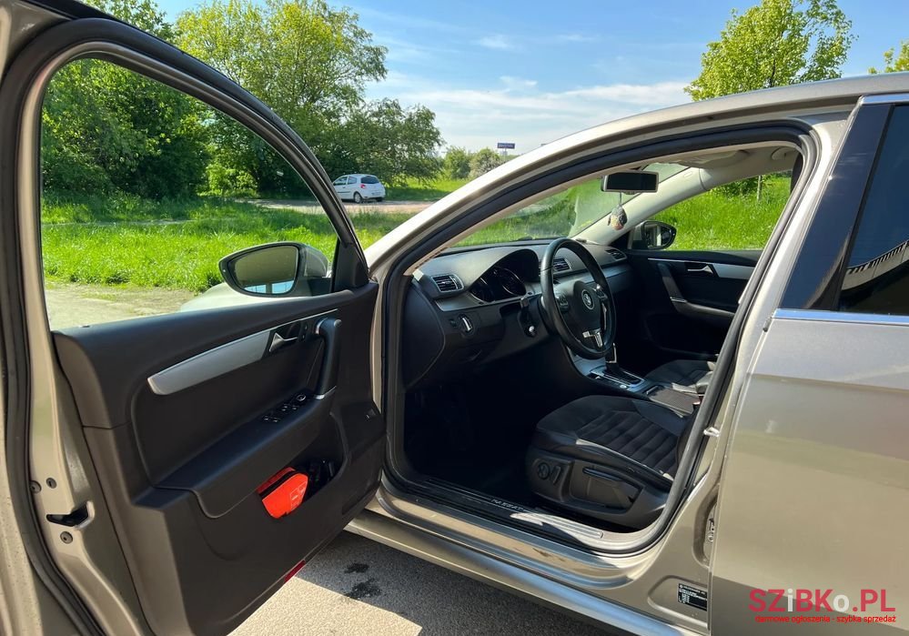 2012' Volkswagen Passat photo #6