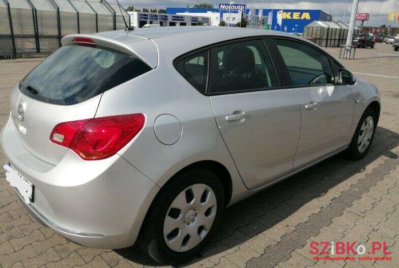 2015' Opel Astra photo #2