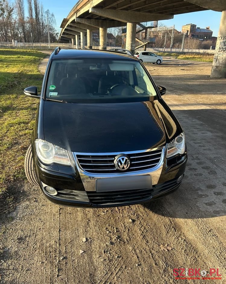 2010' Volkswagen Touran photo #2