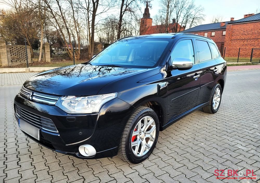 2014' Mitsubishi Outlander Phev Instyle Navi photo #4