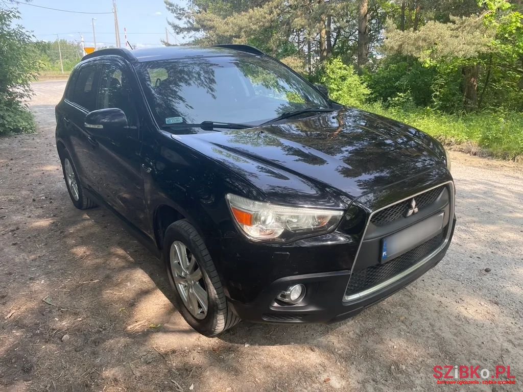 2011' Mitsubishi ASX photo #2