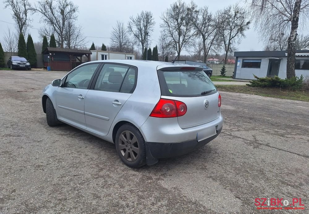 2008' Volkswagen Golf photo #3