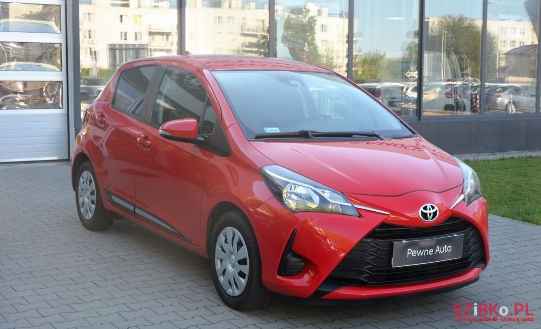 2017' Toyota Yaris photo #2