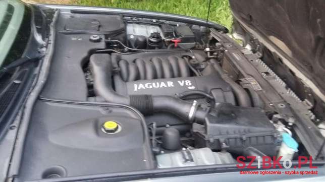 2002' Jaguar XJ photo #4