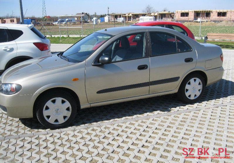 2004' Nissan Almera photo #1