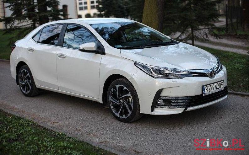 2017' Toyota Corolla photo #2