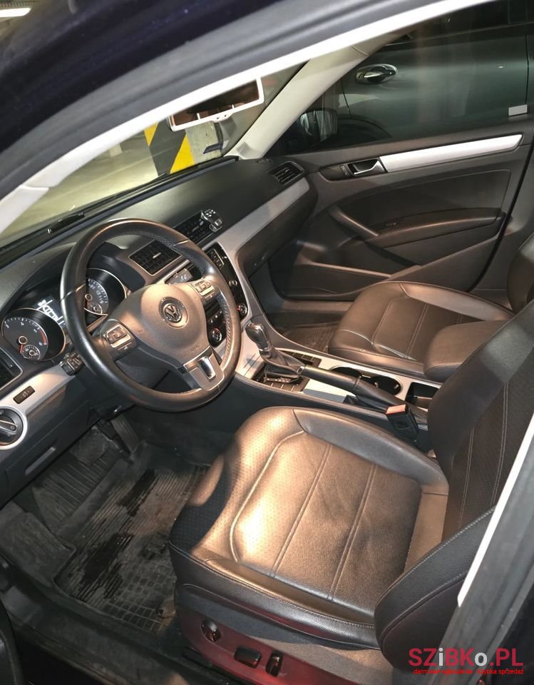 2013' Volkswagen Passat photo #5