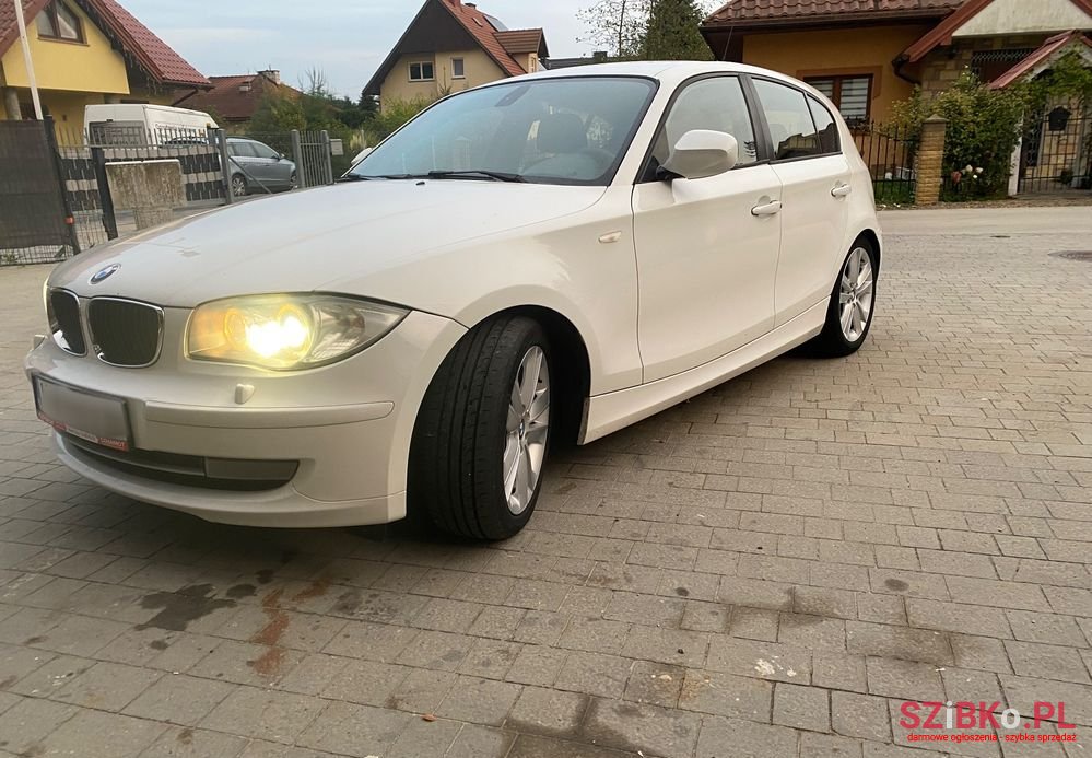 2010' BMW 1 Series 120D photo #2