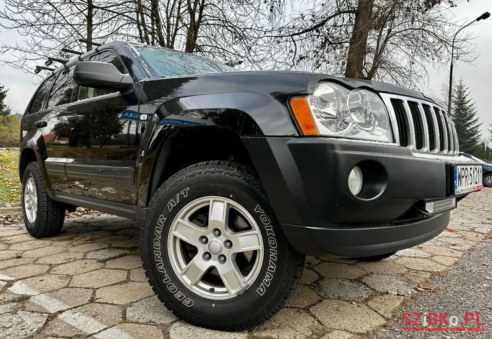 2007' Jeep Grand Cherokee photo #2