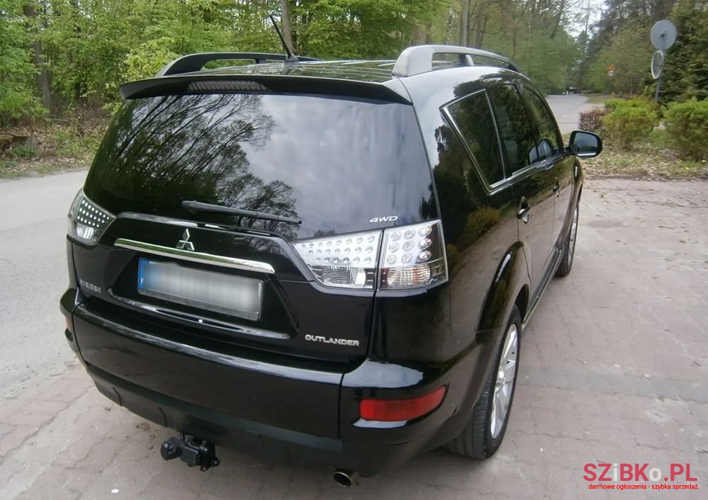 2010' Mitsubishi Outlander photo #3