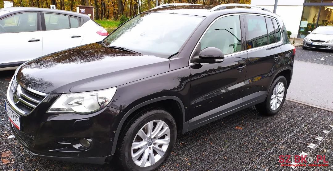2011' Volkswagen Tiguan photo #1