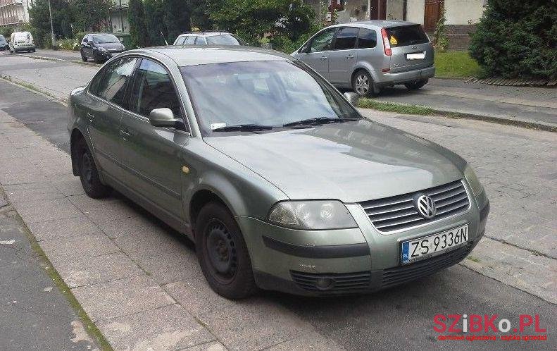 2001' Volkswagen Passat photo #2