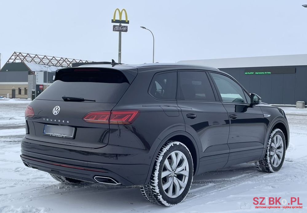 2018' Volkswagen Touareg photo #6