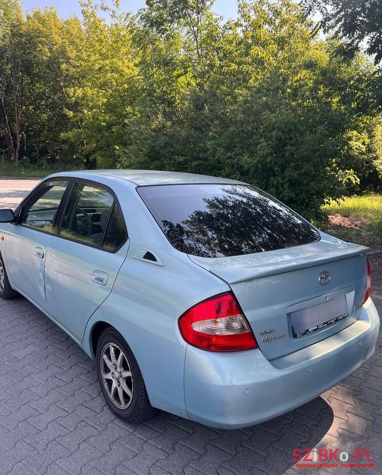 2000' Toyota Prius photo #5