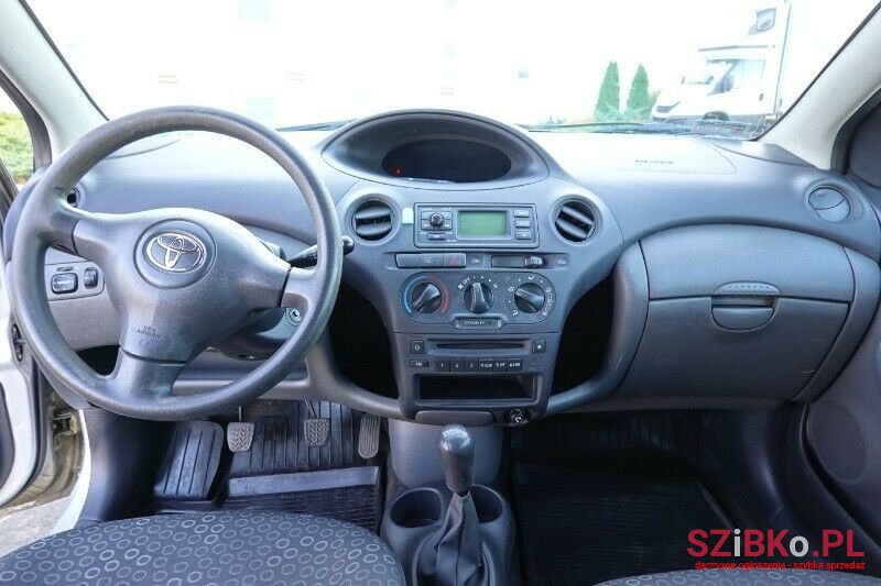 2004' Toyota Yaris photo #5