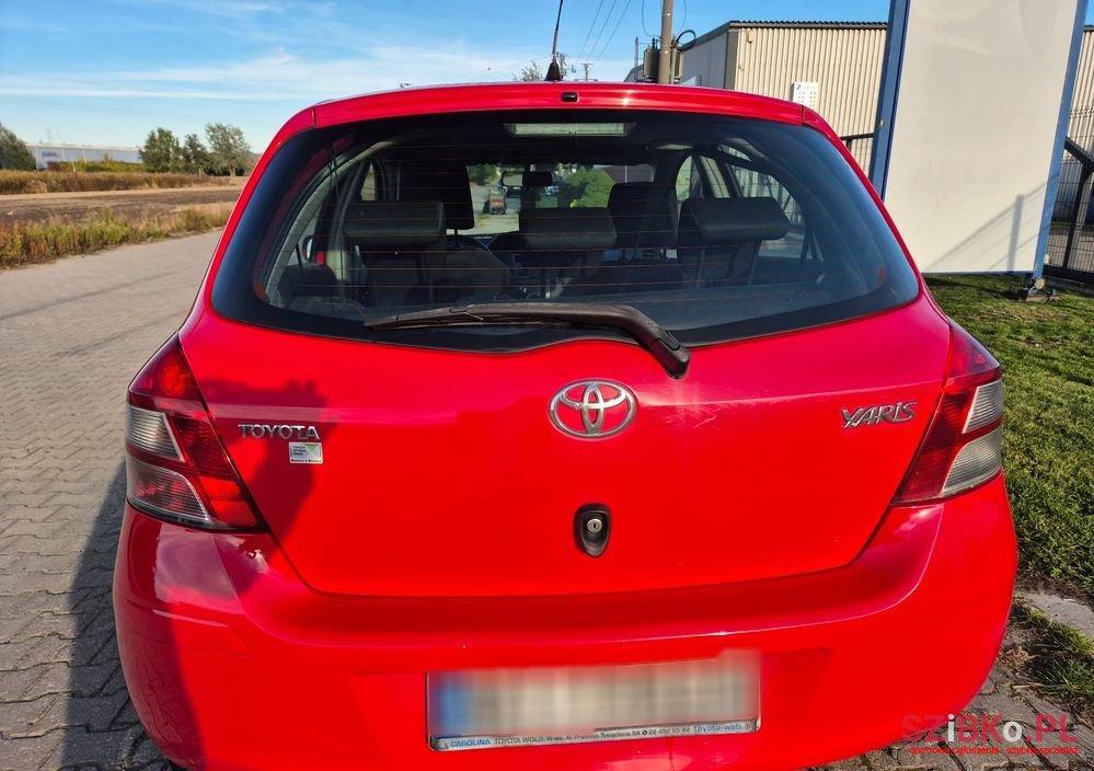 2010' Toyota Yaris 1.0 Luna Eu5 photo #4