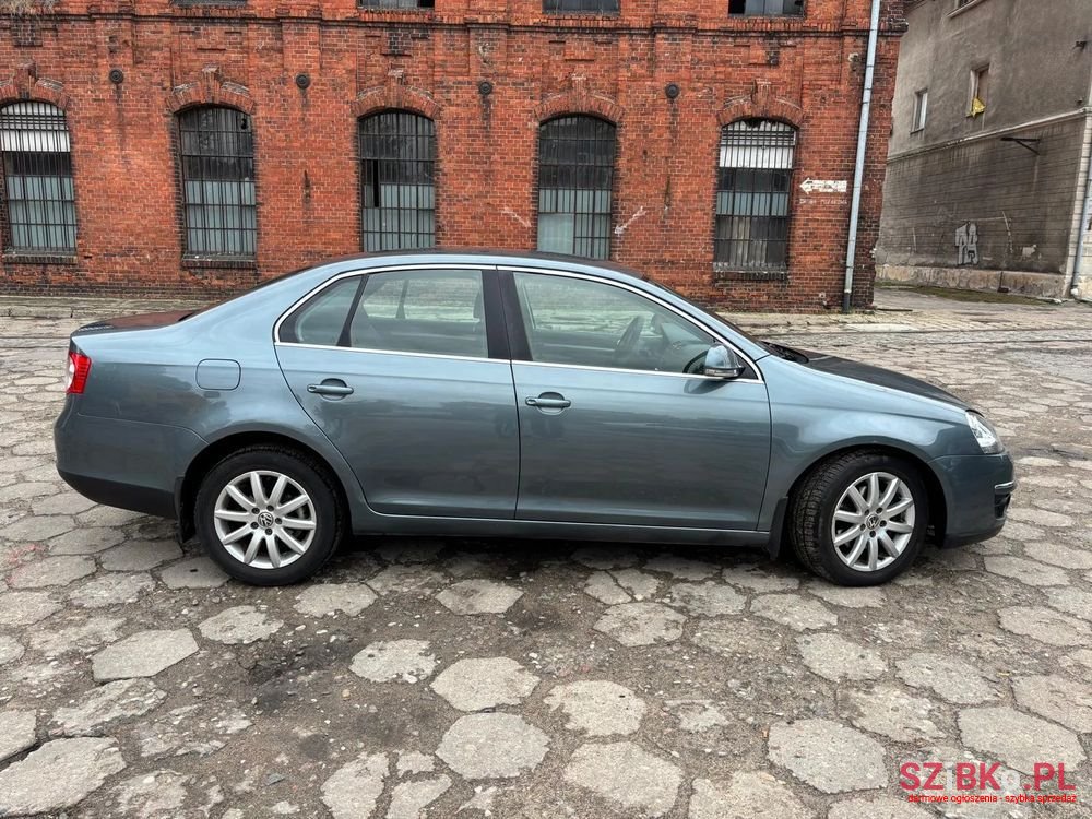 2007' Volkswagen Jetta photo #2