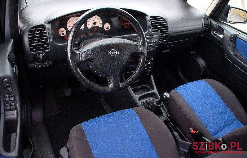 2000' Opel Zafira photo #1