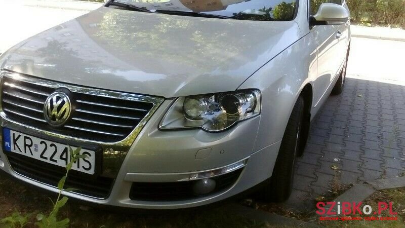2010' Volkswagen Passat photo #1