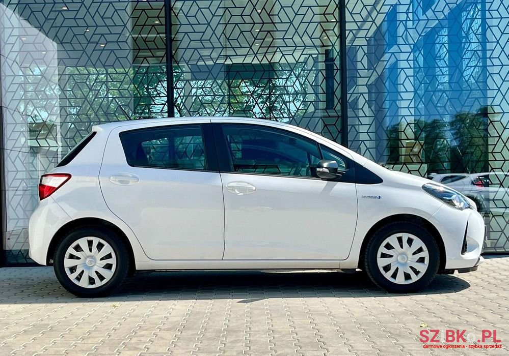 2020' Toyota Yaris photo #3