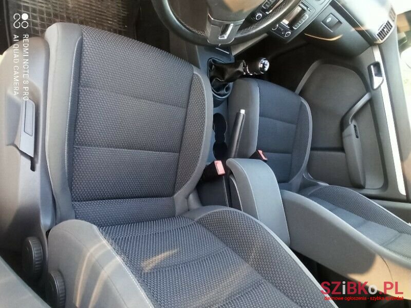 2011' Volkswagen Touran photo #1