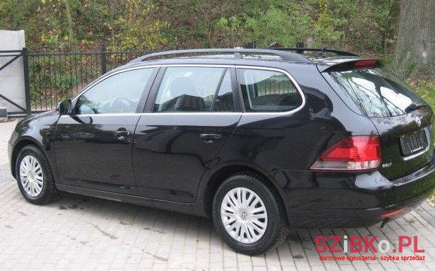 2011' Volkswagen Golf photo #1