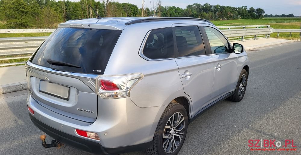 2013' Mitsubishi Outlander 2.2 Di-D 4Wd Plus photo #3