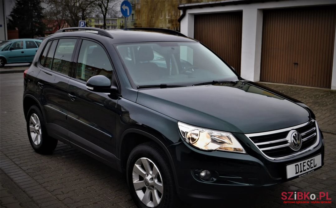 2010' Volkswagen Tiguan photo #2