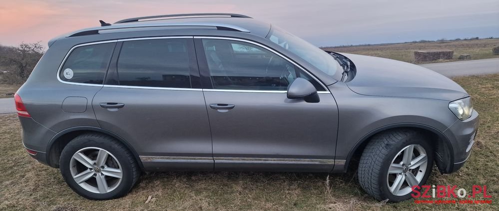 2010' Volkswagen Touareg photo #4